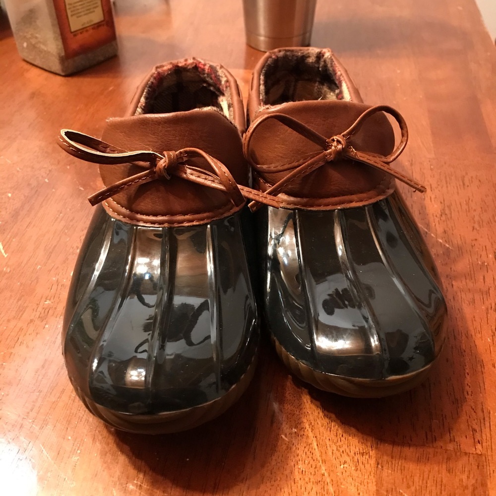 Woman’s Duck boot slip ons